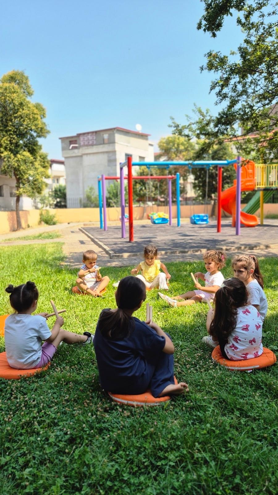 Bahçemizde grup etkinliği
