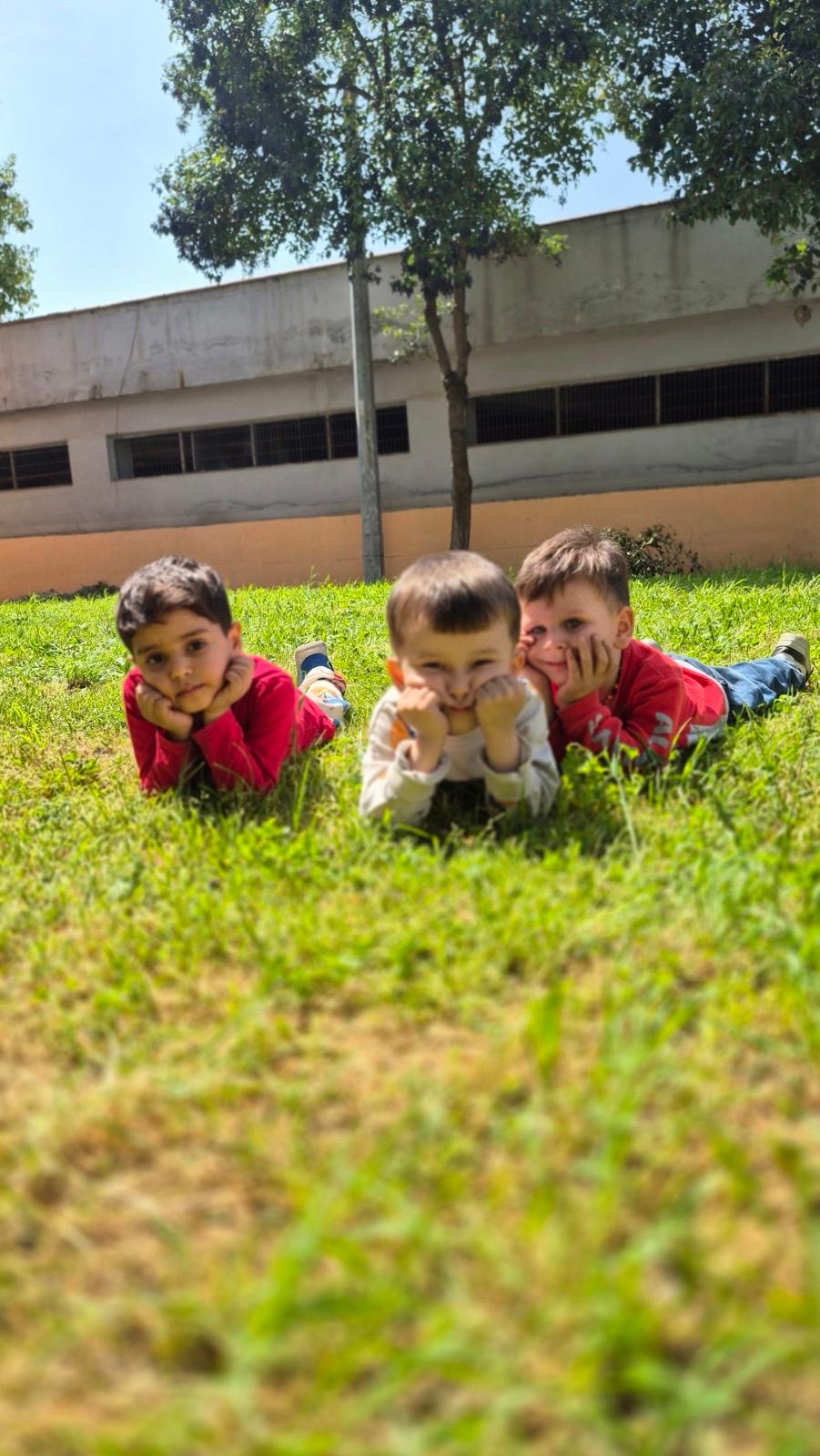 Çimde rahat anlar