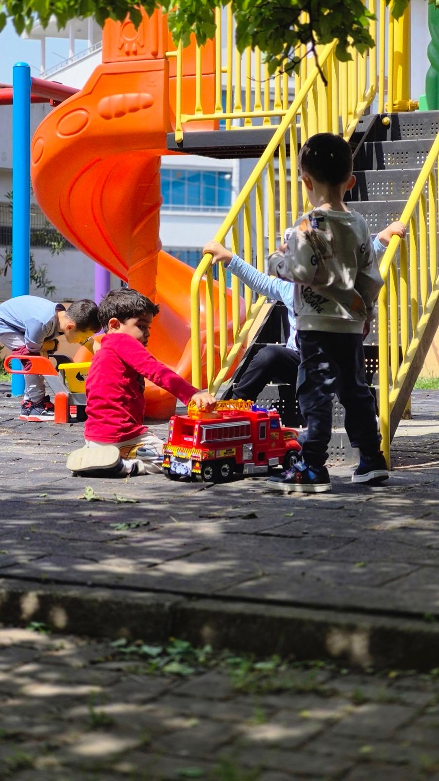 Bahçede oyun